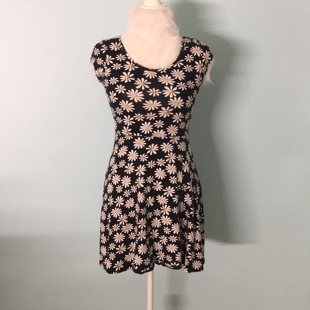 Daisy pattern dress